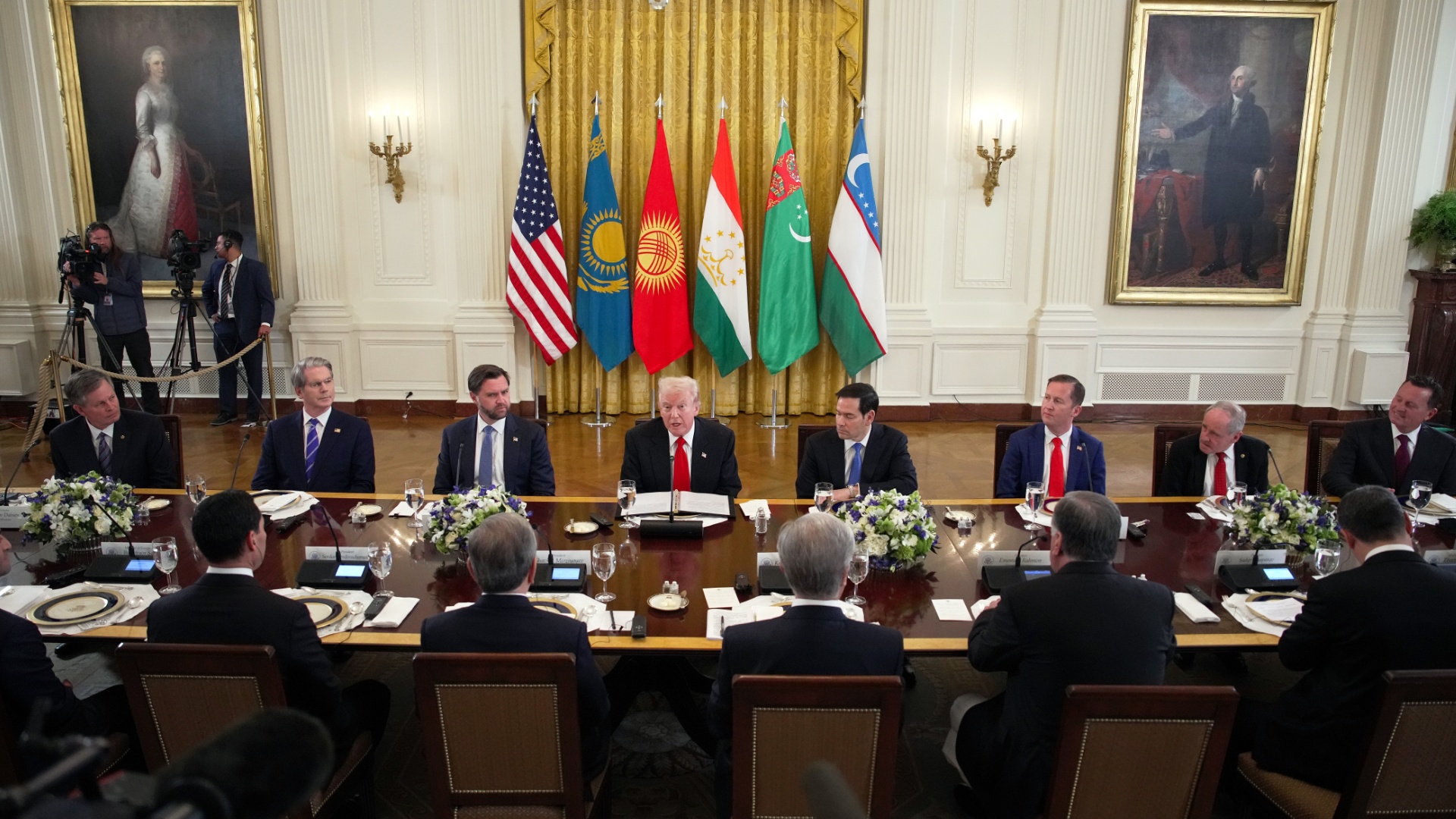 Трамп собрал в Белом доме лидеров стран Центральной Азии, чтобы поговорить о редкоземельных металлах Трамп собрал в Белом доме лидеров стран Центральной Азии, чтобы поговорить о редкоземельных металлах