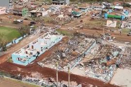 Торнадо разрушил 90% города в Бразилии