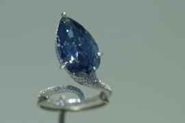 Бриллиант Mellon Blue продали за $26,6 млн на аукционе Christies