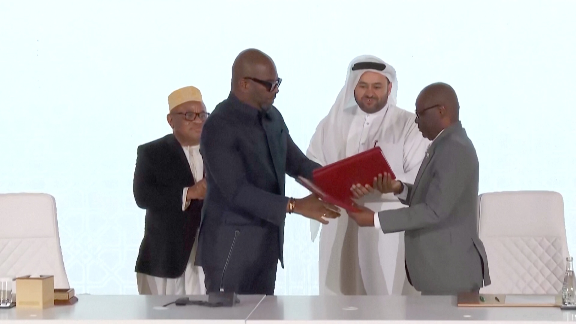 ДР Конго и повстанцы из «М23» подписали рамочное соглашение о прекращении боевых действий ДР Конго и повстанцы из «М23» подписали рамочное соглашение о прекращении боевых действий