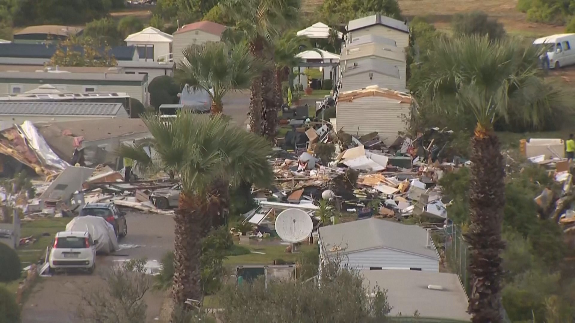 Ураган «Клаудия» ударил по Португалии, есть жертвы Ураган «Клаудия» ударил по Португалии, есть жертвы