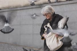 Как одна женщина помогает парижским голубям