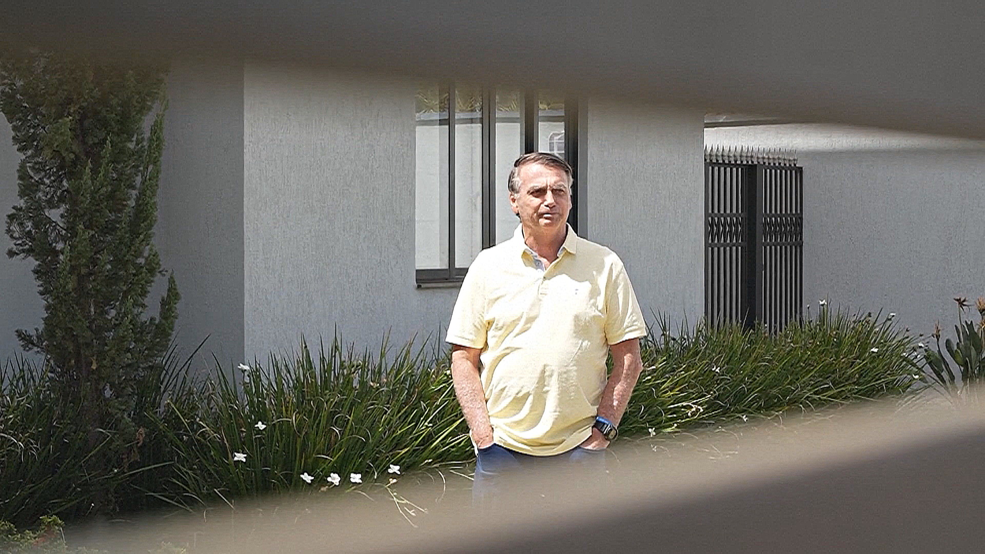 Экс-президент Бразилии Болсонару пытался повредить электронный браслет паяльником