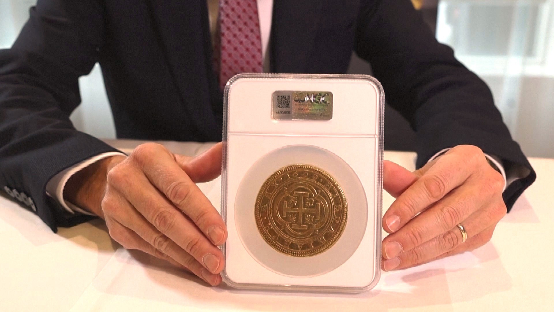 Рекордные $3,4 млн выручили за крупную золотую монету XVII века на аукционе в Швейцарии Рекордные $3,4 млн выручили за крупную золотую монету XVII века на аукционе в Швейцарии