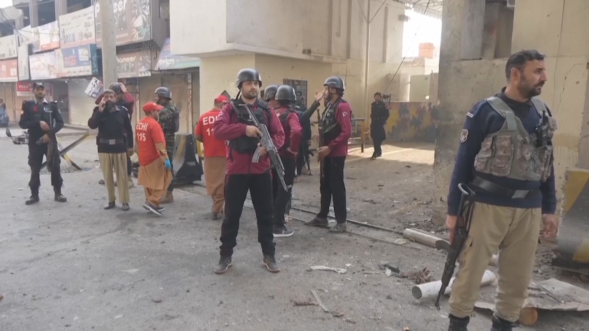 Террористы-смертники атаковали управление полиции в Пакистане: есть жертвы Террористы-смертники атаковали управление полиции в Пакистане: есть жертвы