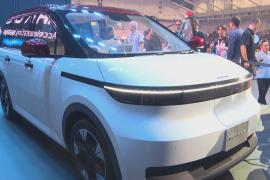 Тайваньская Foxconn представила электрокар для таксистов на выставке в Тайбэе