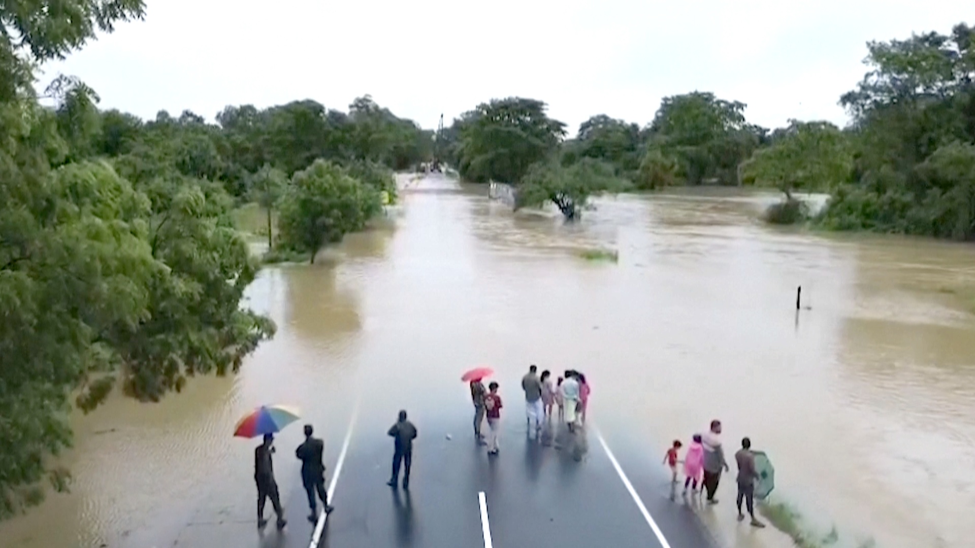 Общее число жертв наводнений в странах Азии возросло до 870