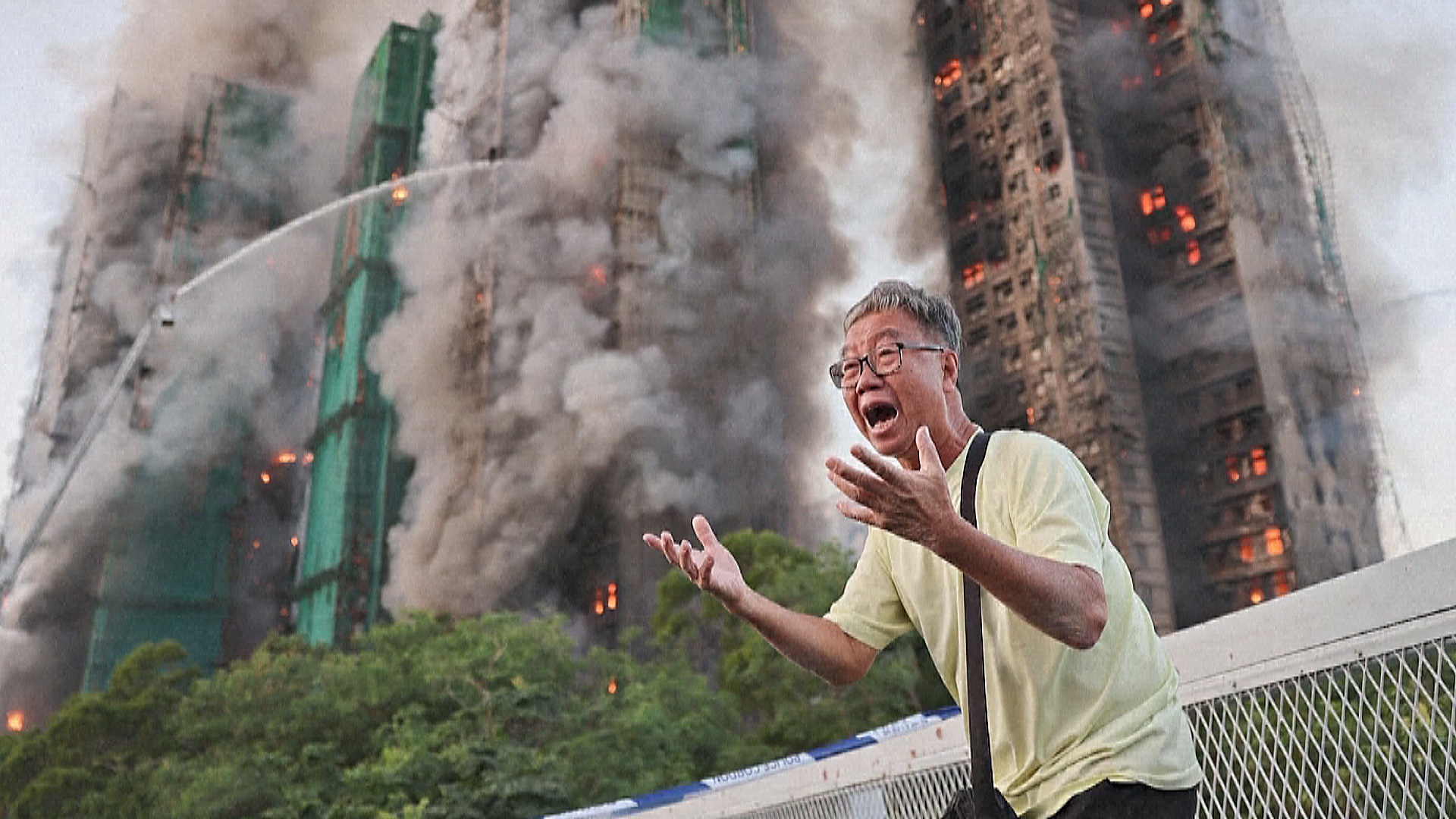 «Этого можно было избежать»: жители Гонконга поминают погибших в пожаре