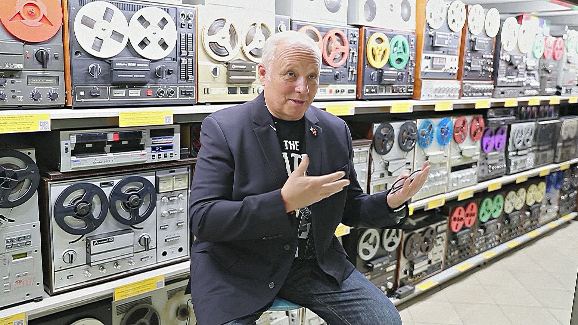 Казахский коллекционер хранит десятки советских магнитофонов Казахский коллекционер хранит десятки советских магнитофонов