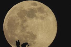 Третьим и последним суперлунием этого года полюбовались на Земле