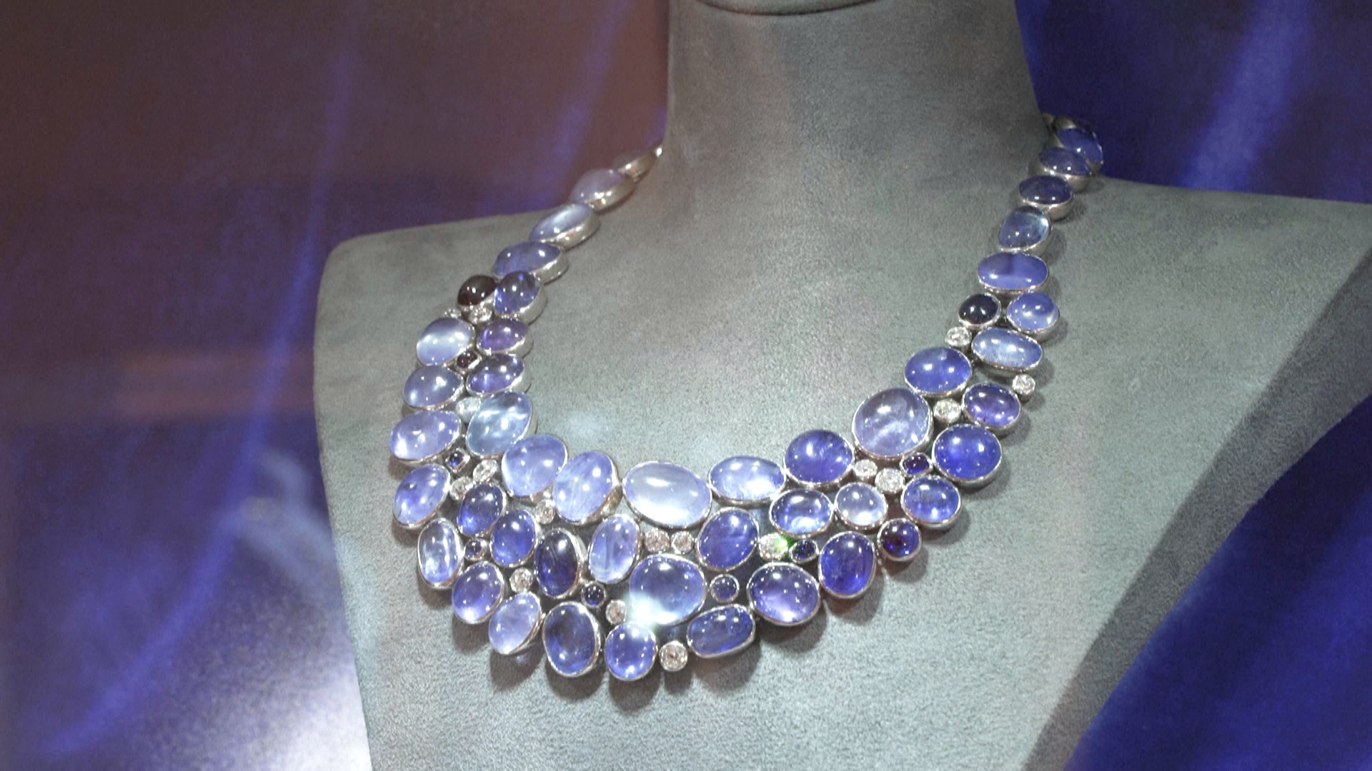 На аукцион Sothebys выставят украшения Дженнифер Лоуренс и пальто Жаклин Кеннеди На аукцион Sothebys выставят украшения Дженнифер Лоуренс и пальто Жаклин Кеннеди