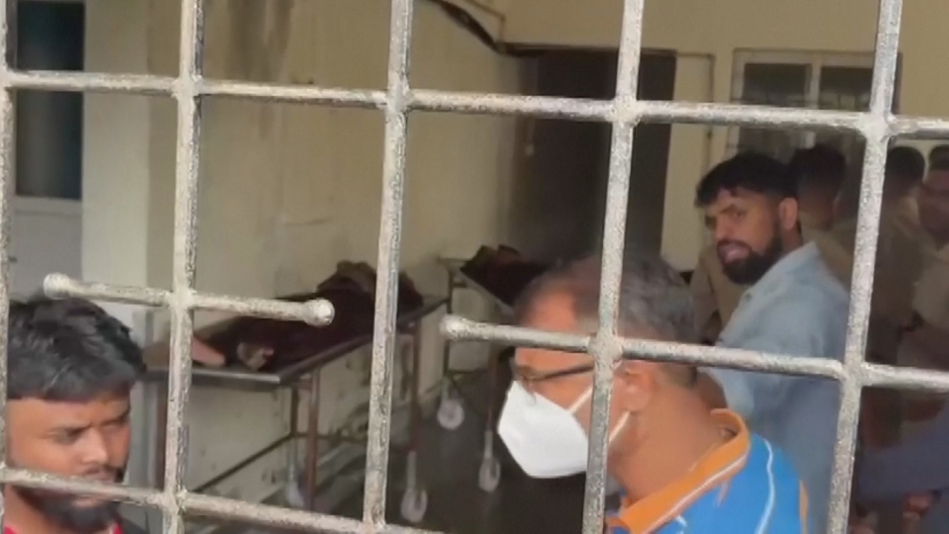 Пожар в ночном клубе в Гоа: родственники приехали на опознание тел