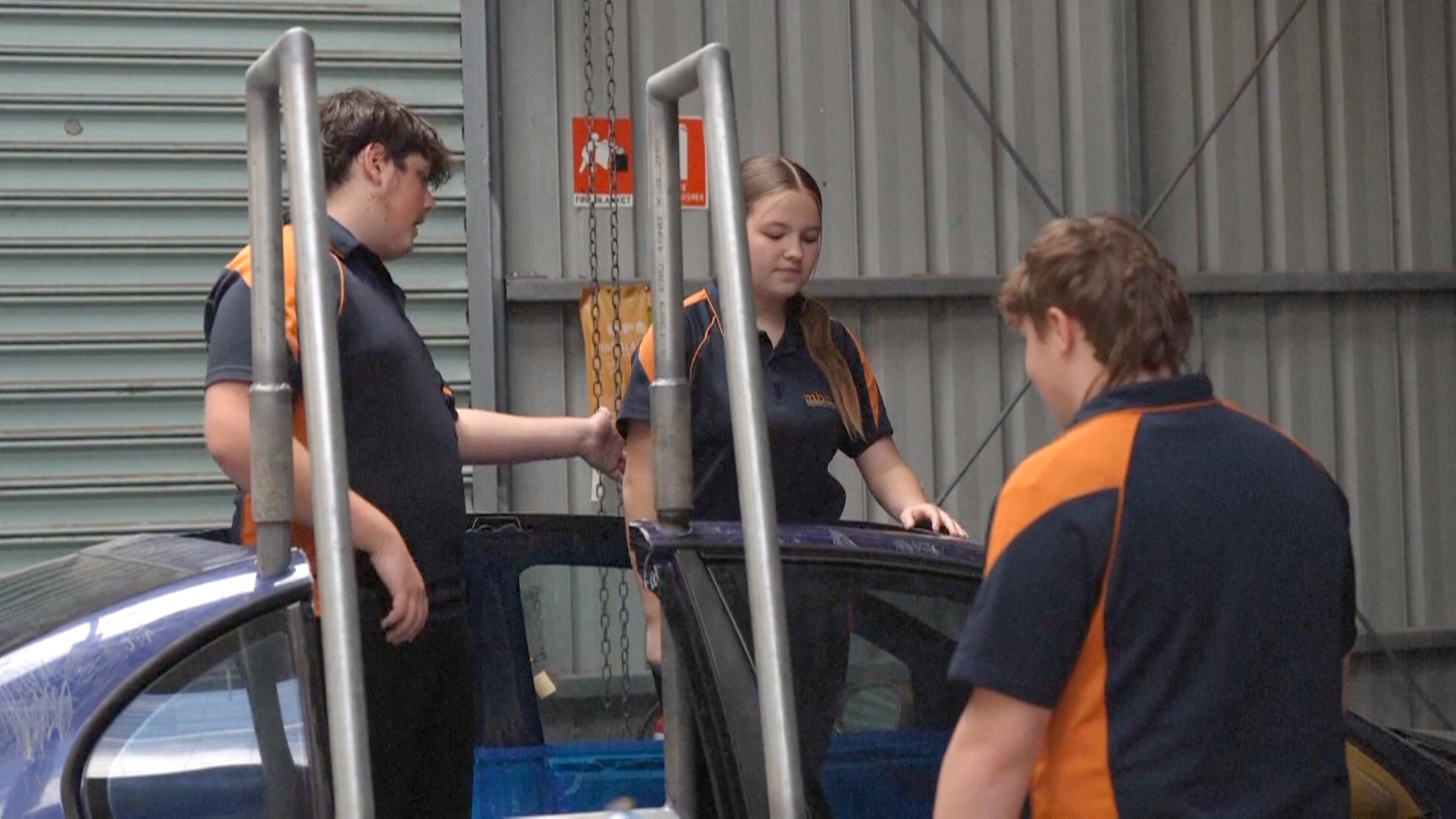 Австралийские школьники превращают старые машины в бани и сауны