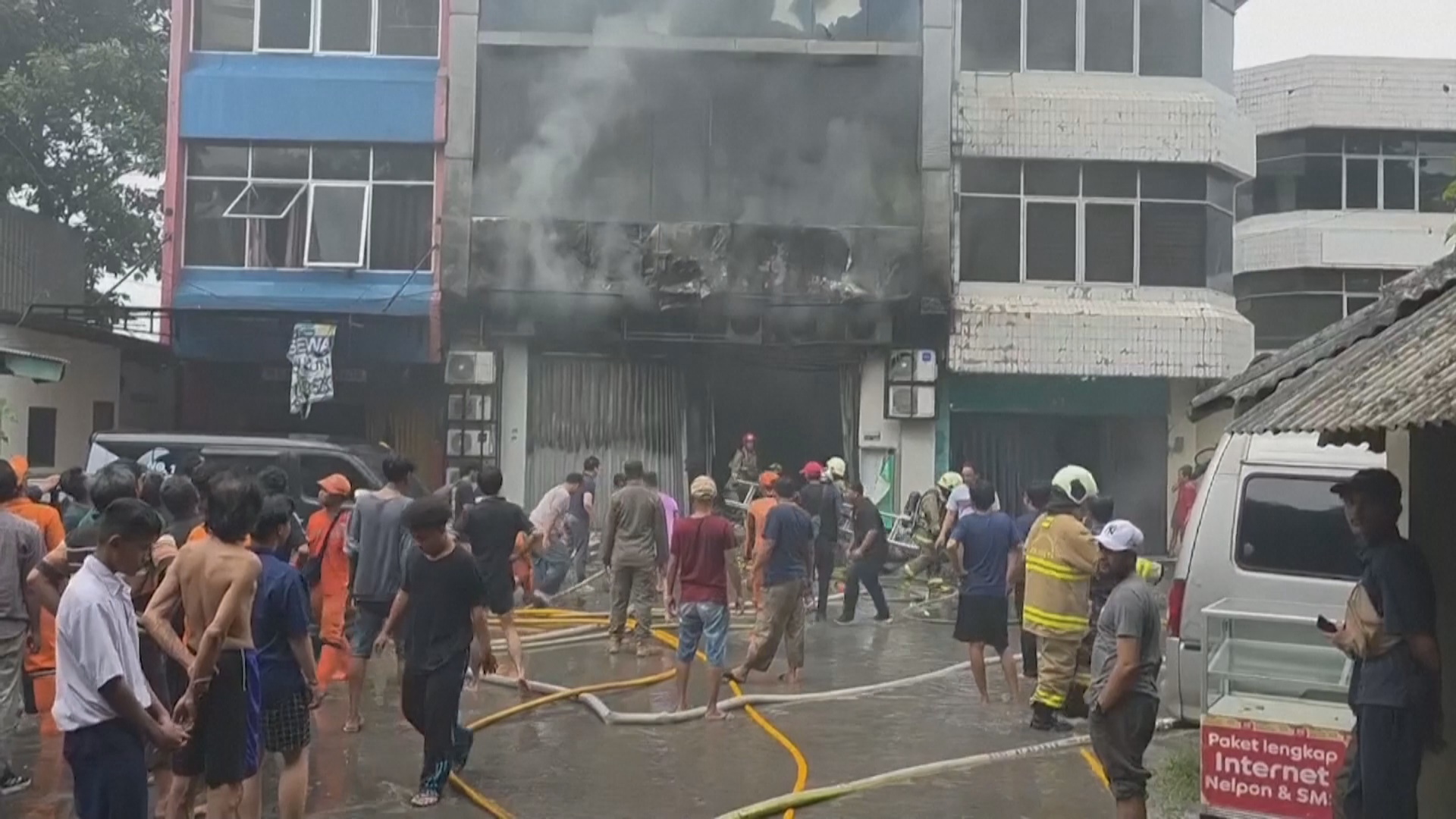 Пожар в 7-этажном здании в Индонезии: более 20 жертв Пожар в 7-этажном здании в Индонезии: более 20 жертв