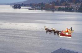 Санта-Клаус в санях каждый вечер пролетает над Женевским озером