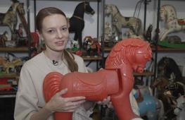 Обширную коллекцию лошадей-качалок собрала жительница Москвы