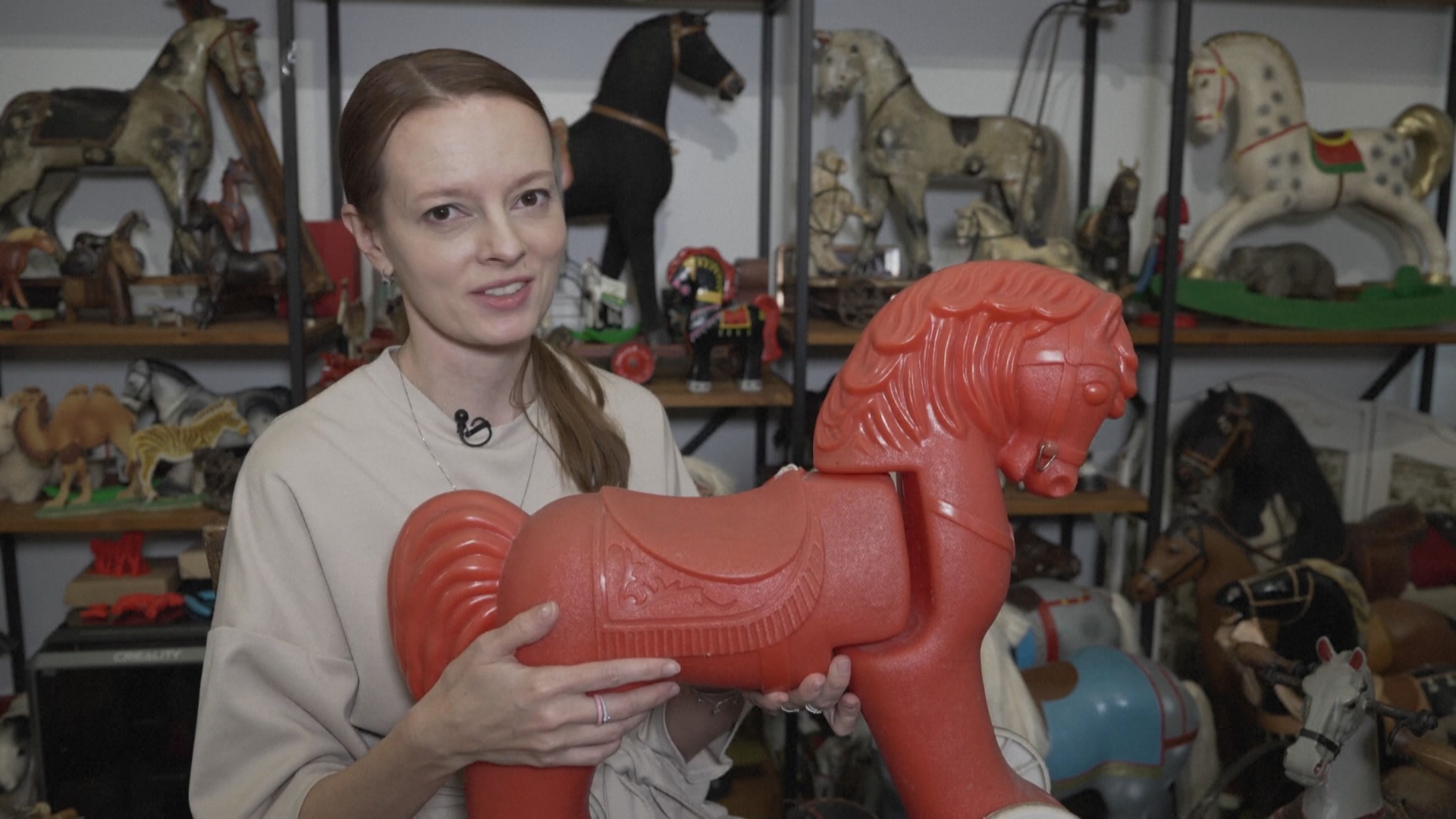 Обширную коллекцию лошадей-качалок собрала жительница Москвы Обширную коллекцию лошадей-качалок собрала жительница Москвы