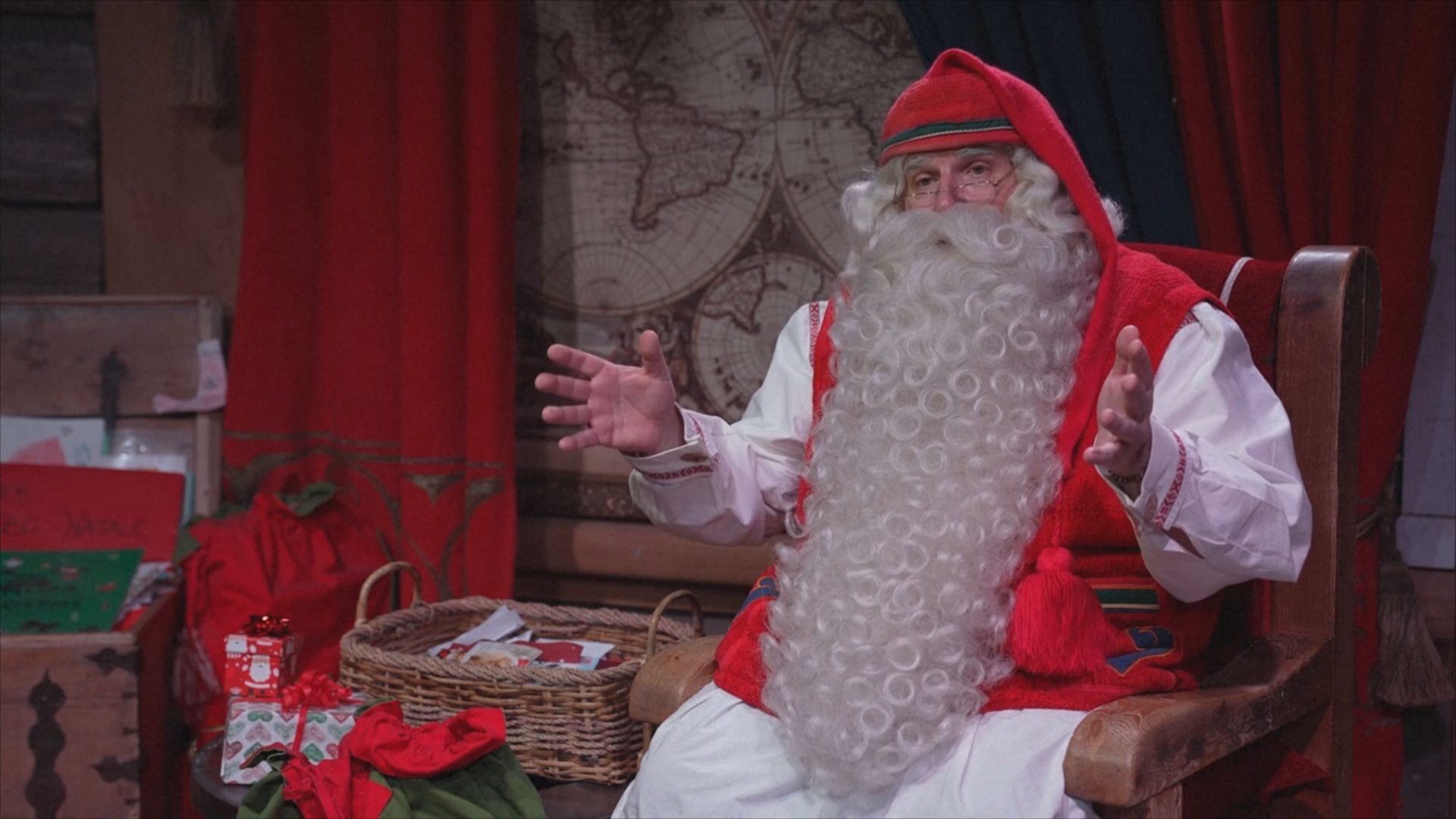 Санта-Клаус желает мира людям и готовится к кругосветному путешествию