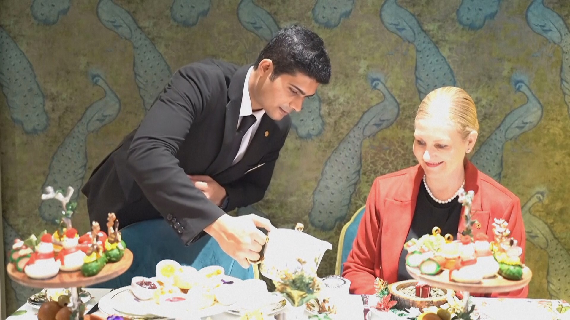 Изысканное чаепитие в рождественской атмосфере предлагают в лучших отелях Лондона