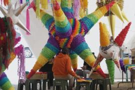 В Мексике мастерство изготовления пиньят передают из поколения в поколение