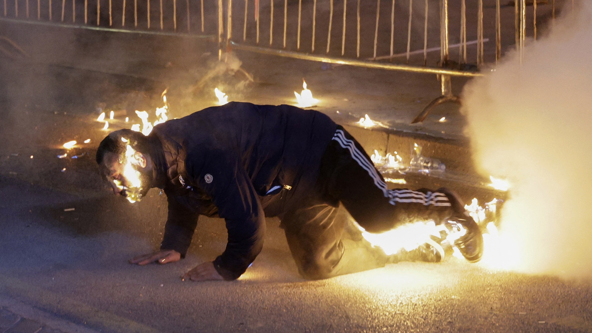 Тысячи албанцев вышли с протестом против социалистического правительства