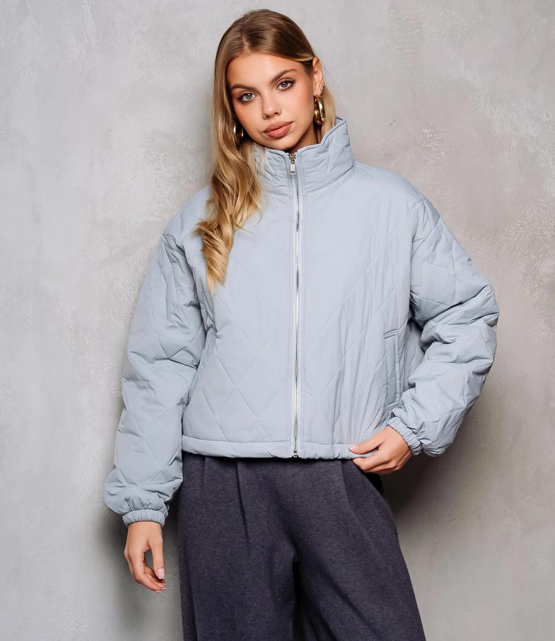 Женская верхняя одежда оптом от производителя: кому подходит такой формат и как сделать грамотный выбор