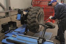Чем шиномонтаж грузовиков отличается от легкового