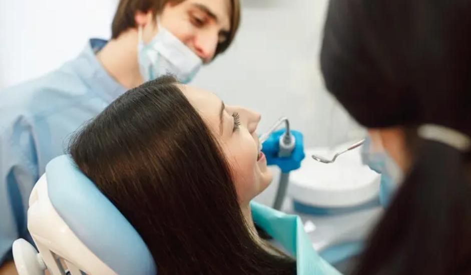 Ретракция десны в современной стоматологии: технологии, материалы и клиническая точность Ретракция десны в современной стоматологии: технологии, материалы и клиническая точность