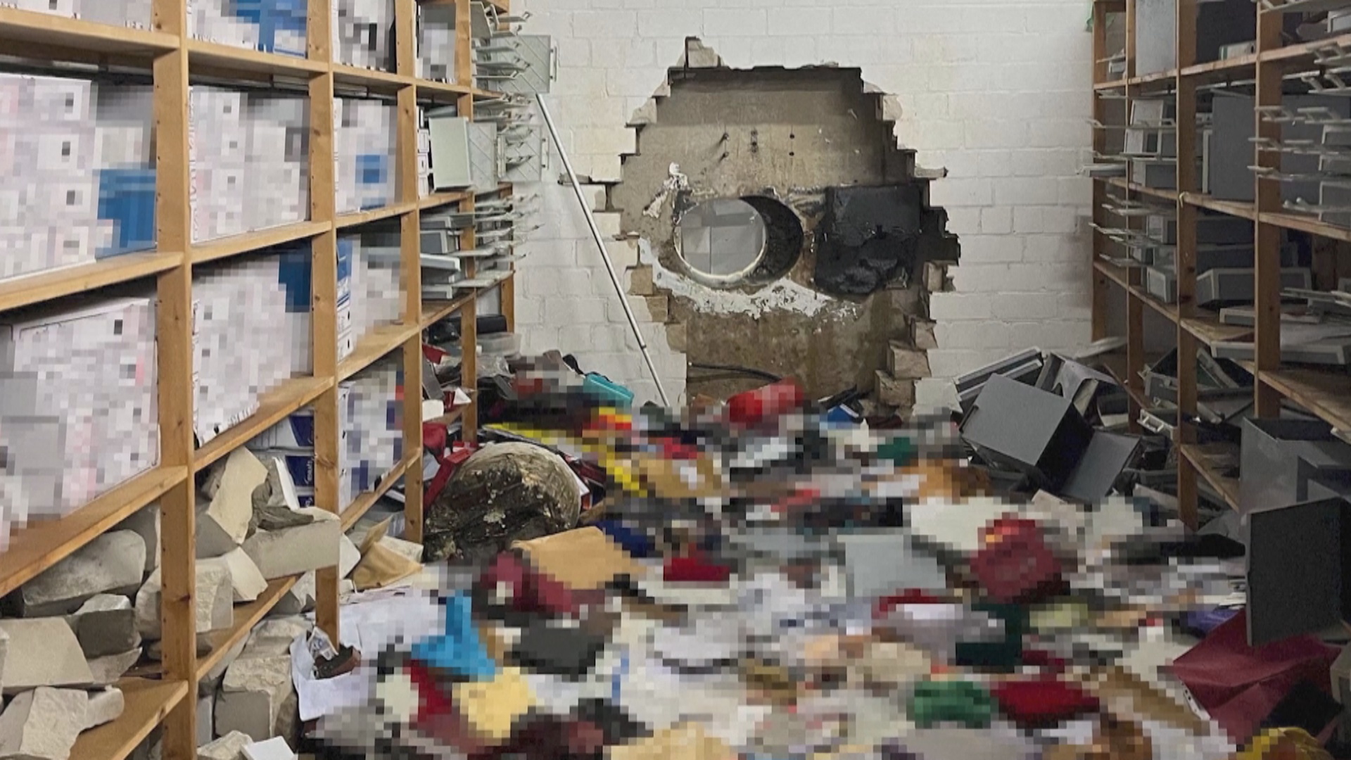 Воры похитили из банка в Германии миллионы евро, прорыв проход