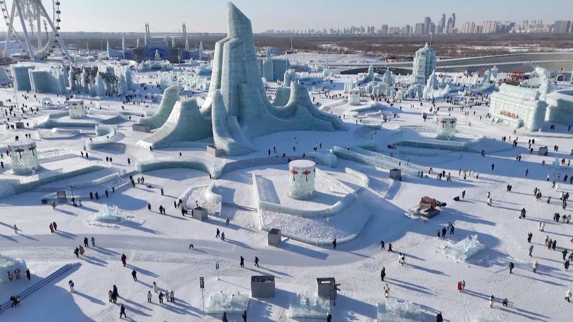 «Сказочный мир» стал темой Харбинского фестиваля снежных и ледяных скульптур