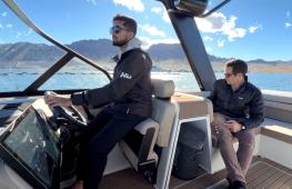 Стартап из Калифорнии построил электрический катер для вейкбординга