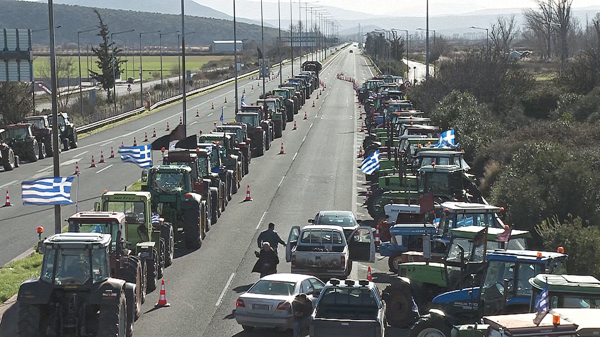 Фермеры в Греции перекрыли дороги, протестуя против сделки ЕС с МЕРКОСУР Фермеры в Греции перекрыли дороги, протестуя против сделки ЕС с МЕРКОСУР