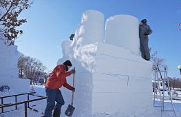 Осьминог и Тадж-Махал вдохновляют скульпторов на зимнем фестивале в Харбине
