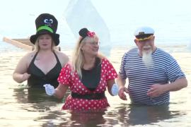 «Берлинские тюлени» искупались в замёрзшем озере