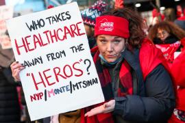 В Нью-Йорке 15 000 медсестёр не вышли на работу и устроили забастовку