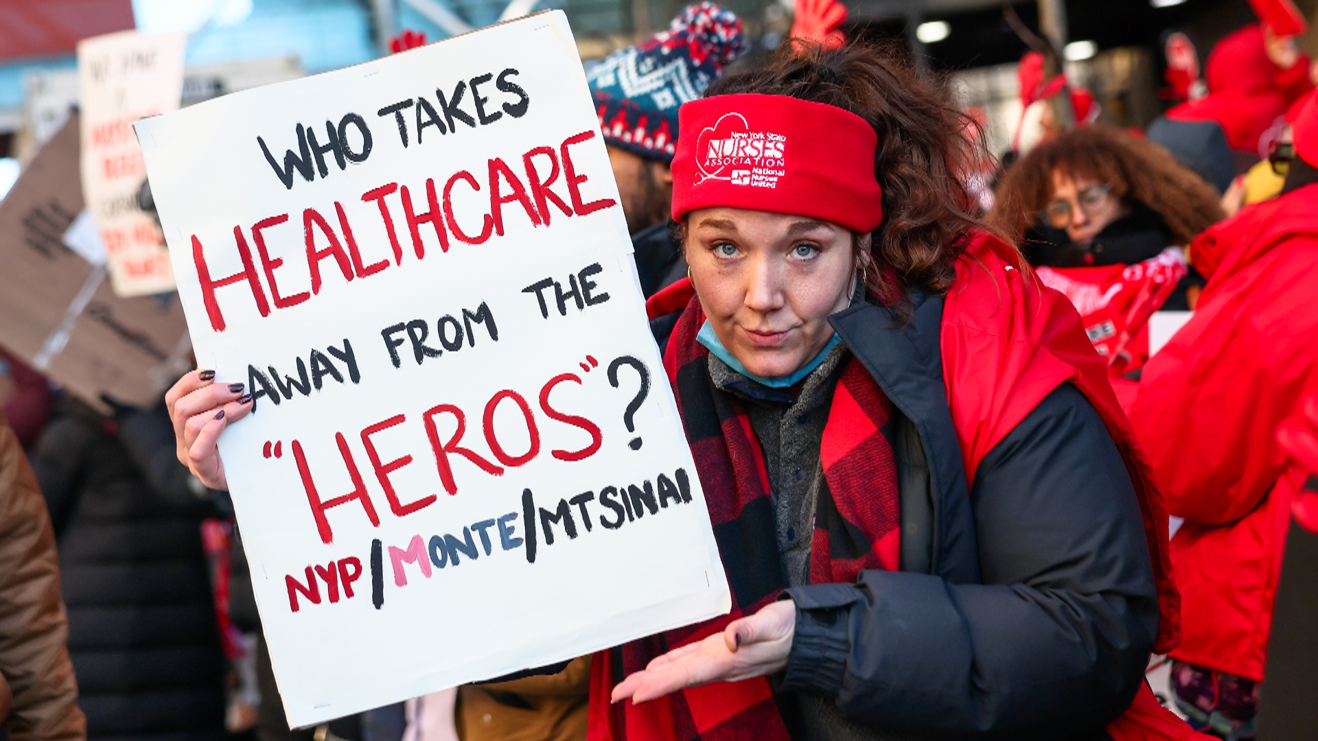 В Нью-Йорке 15 000 медсестёр не вышли на работу и устроили забастовку