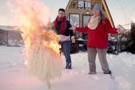 В Грузии сжигают декоративные ёлки чичилаки, чтобы начать новый год с новыми надеждами