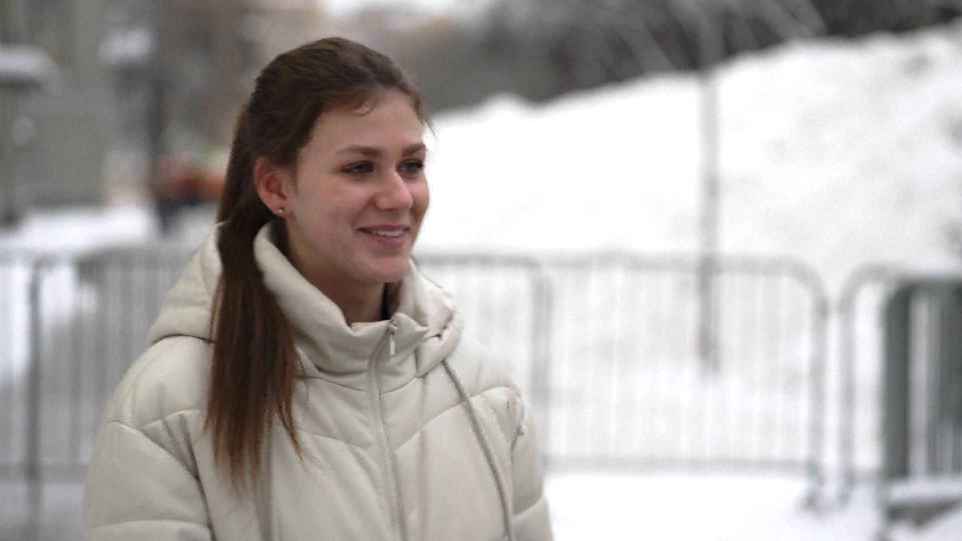 «Миусская снежная дюна» в центре Москвы привлекает туристов и местных жителей