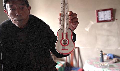 Газ слишком дорогой: жители китайских деревень не могут отапливать свои дома