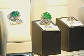 На ювелирной выставке в Токио наблюдается рост цен из-за подорожания золота