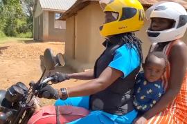 Женщины-мотоциклистки помогают беременным добираться до больниц в Кении
