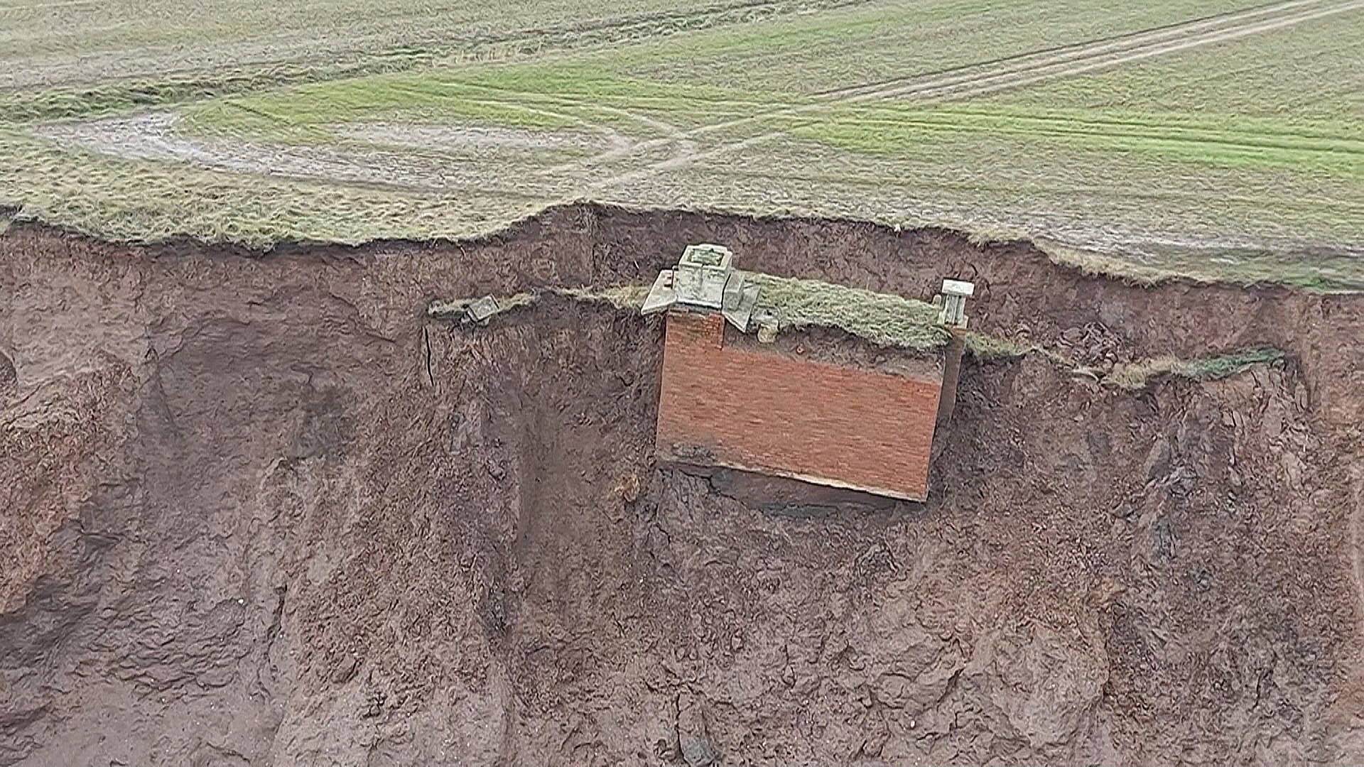 Бывший наблюдательный пункт времён холодной войны вот-вот рухнет из-за береговой эрозии