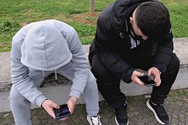 Франция может присоединиться к странам, запретившим соцсети для детей и подростков