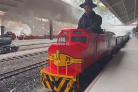 В Австралии открылась миниатюрная железнодорожная дорога