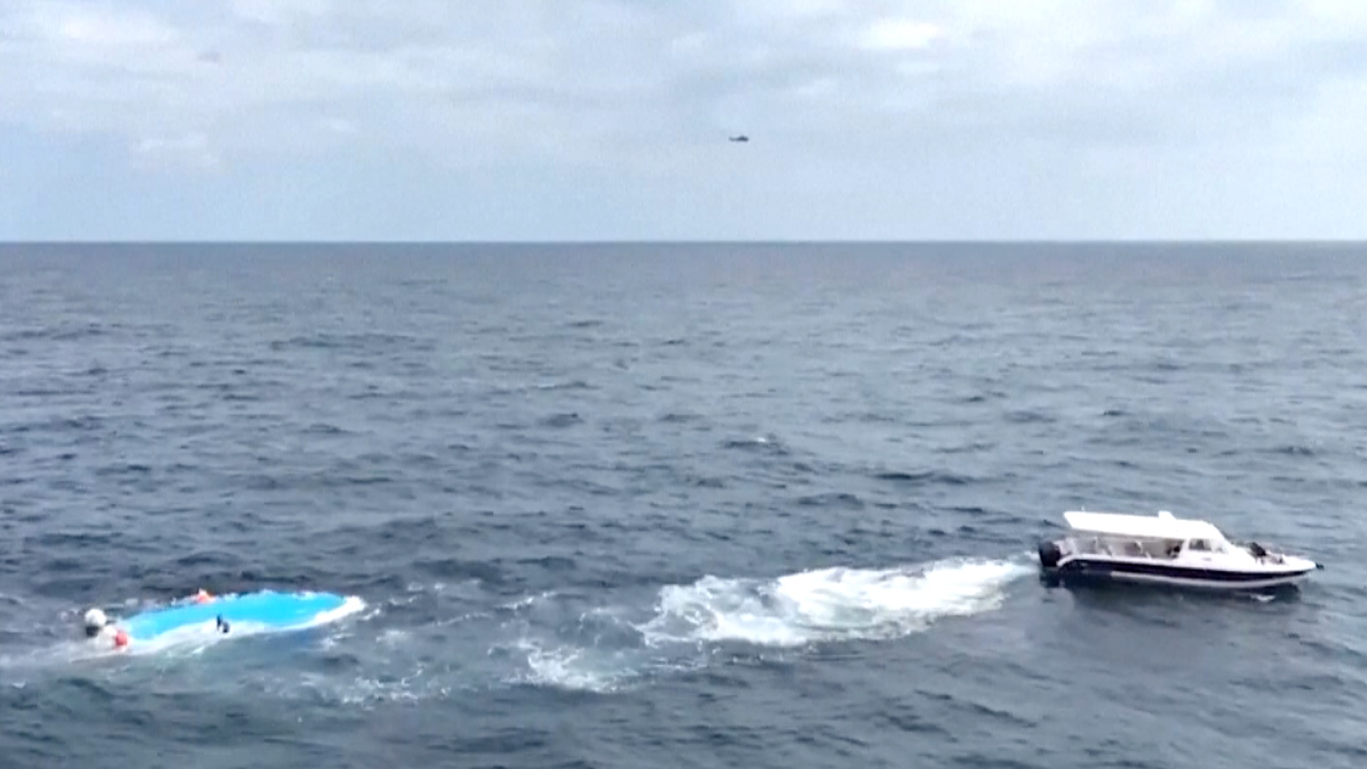 В Омане перевернулась лодка с туристами из Франции