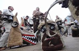 13 000 артистов звенели колокольчиками на фестиваль «Сурваки» в Болгарии