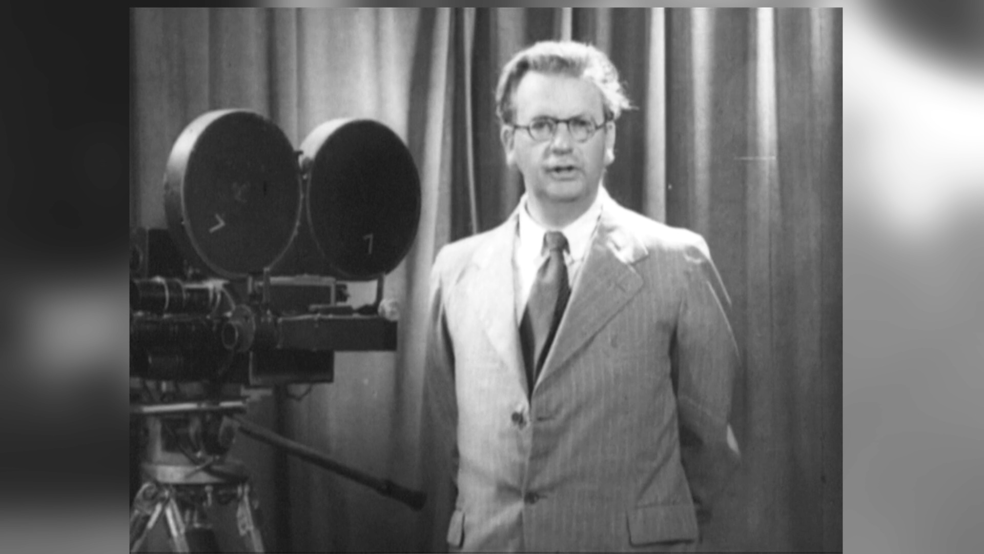 Шотландец Джон Бэрд 100 лет назад изобрёл телевидение и изменил мир