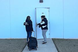 ФБР проводит обыски на избирательном участке, расследуя заявления Трампа о фальсификациях