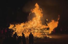 Горящий драккар и сотни факелов: фестиваль викингов на Шетландских островах