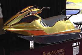 Водный мотоцикл Мэрайи Кэри и пальто Шер: вещи музыкантов выставят на аукционе